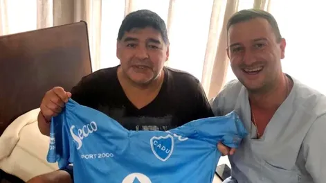Sospechan que el kinesiólogo de Maradona no tiene título