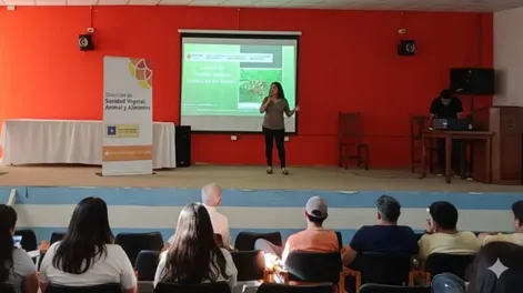 Lucha contra la mosca de los frutos: especialistas locales brindaron una charla en La Rioja