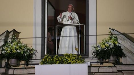 El Papa defiende a inmigrantes