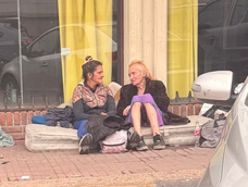 La foto de Zulma Lobato en situación de calle que generó tristeza en las redes. La foto de Zulma Lobato en situación de calle que generó tristeza en las redes.