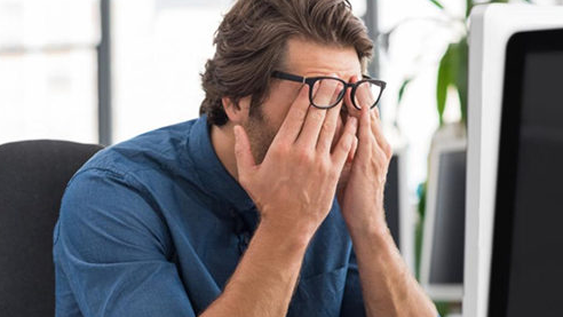 Cómo cuidar la vista si pasamos muchas horas frente a la computadora