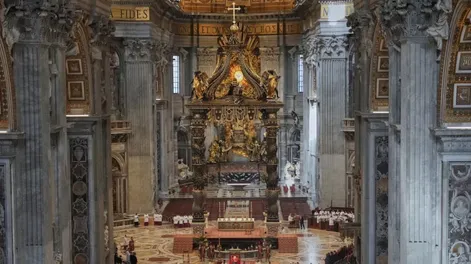 Las imágenes del traslado del papa Francisco a la Basílica de San Pedro