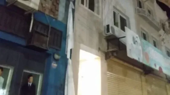 De no creer: hacía cuarentena en un hotel y se fugó con una soga armada con sábanas