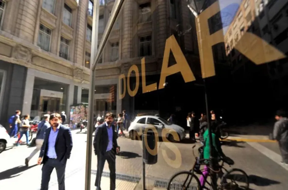 El dólar blue no frena su escalada: ayer subió $7 hasta tocar los $190