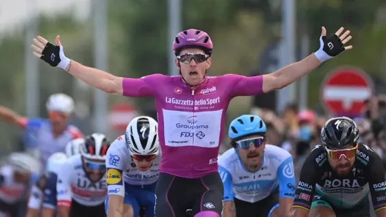 Maxi Richeze terminó con el pelotón de punta la undécima etapa del Giro de Italia