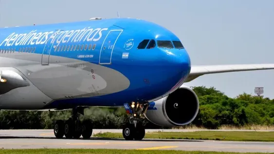 Cambian las tarifas de Aerolíneas: cobrarán el equipaje despachado por separado