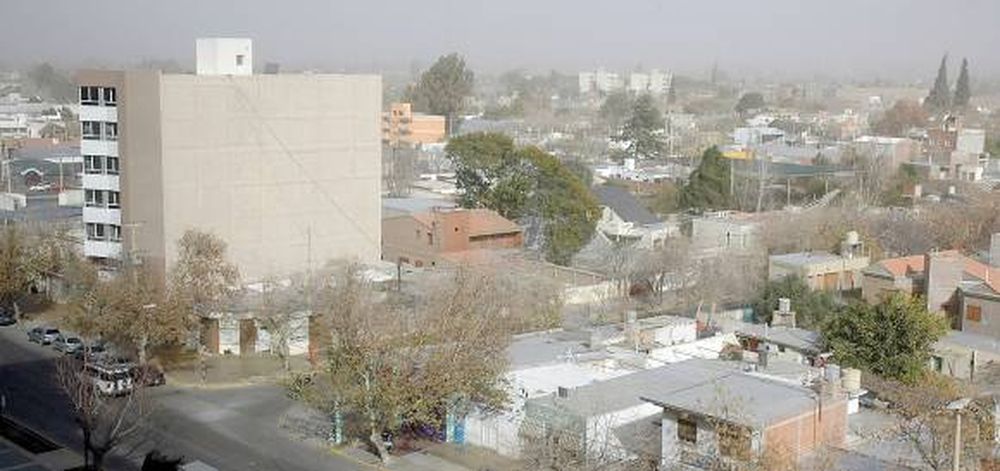 El viento Sur arrasó y se viene un frío récord