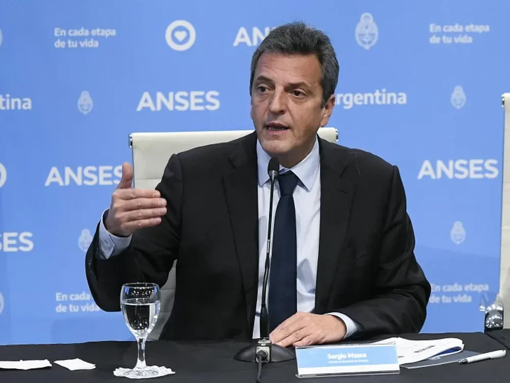 Los desafíos de Massa a un mes de las PASO: dólar, reservas y acordar con el FMI