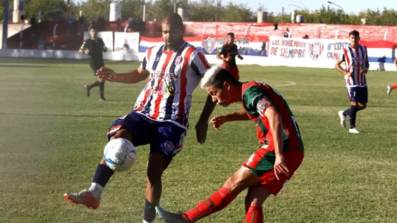 Con un jugador menos, Peñarol rescató un punto sobre el final