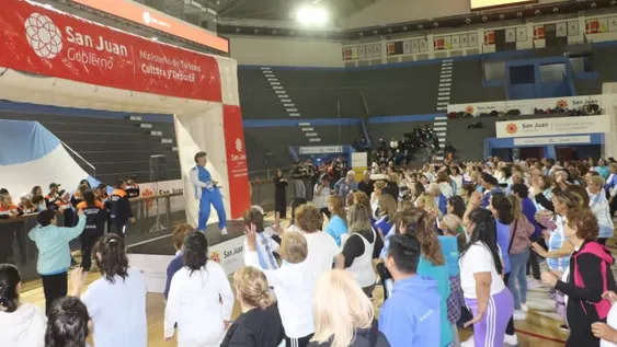 En marcha. El lanzamiento de los programas  Activate y Adultos saludables se realizó en el Estadio Aldo Cantoni.