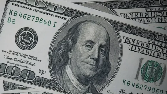 En el cierre de la rueda, la cotización del dólar oficial saltó $21,5 y cerró en $400,5