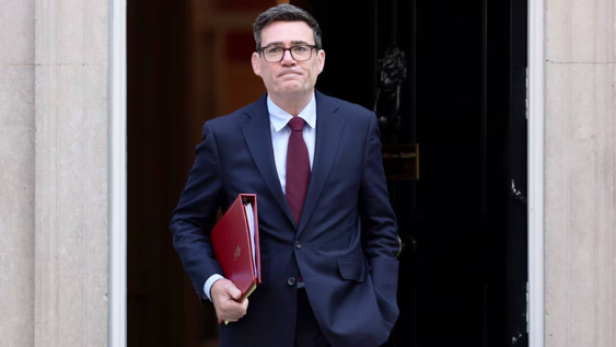 El primer ministro británico Andy Burnham.