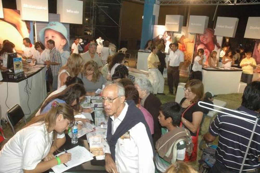 Un chequeo médico en el medio de la feria