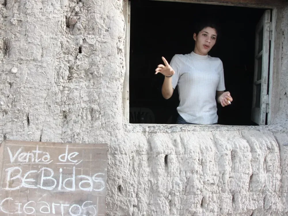 Almacenera que sufrió un robo y fue amenazada por uno de los ladrones teme por su hijo