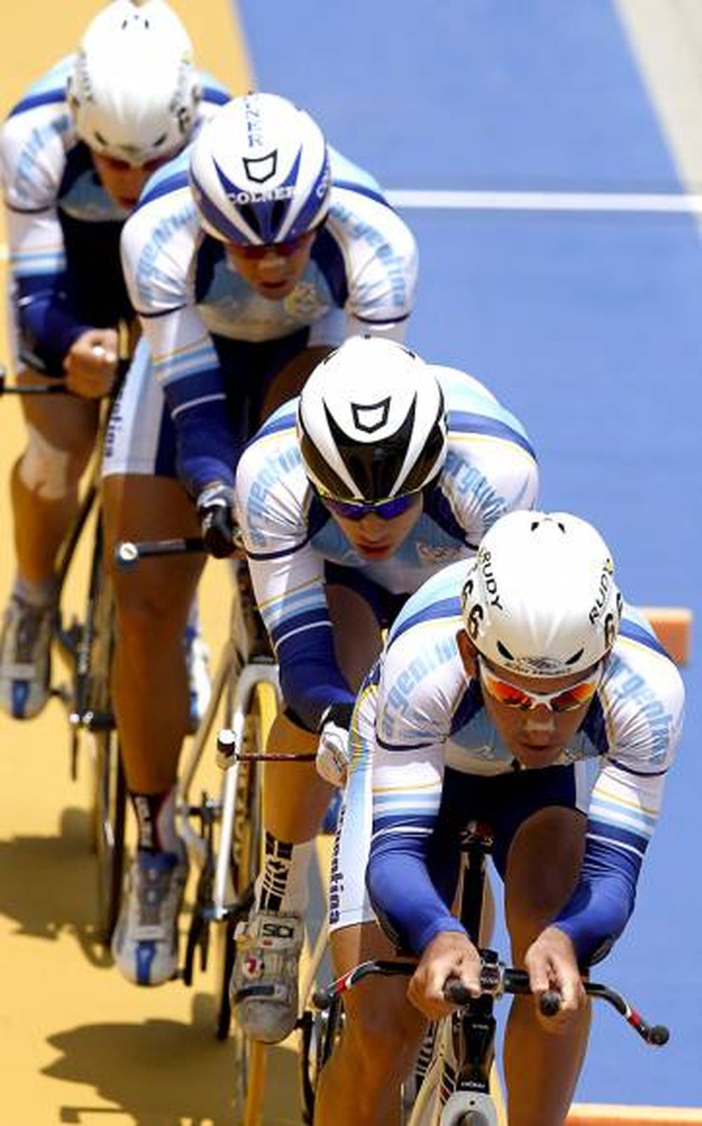 Fernández ganó el bronce con el trío de velocidad