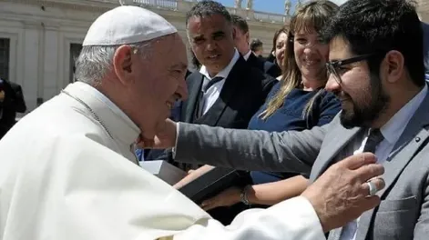 La intimidad de los encuentros con Francisco de uno de los sanjuaninos que más lo visitó: el poncho que le regaló, la salud de Gioja y el rol de la política