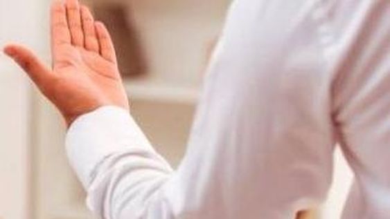 Agredió a su hija de 15 años mientras intentaba realizarle un aborto
