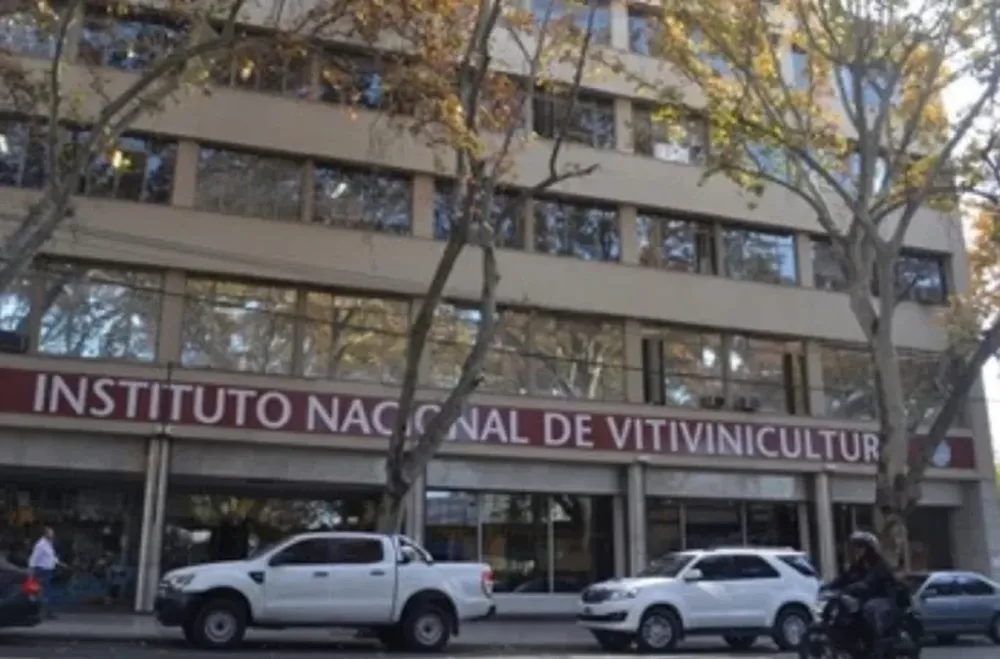 TODO SIGUE IGUAL. Con esta medida se anula el traslado, reubicación y suspensión de trabajadores del Instituto Nacional de Vitivinicultura (INV).