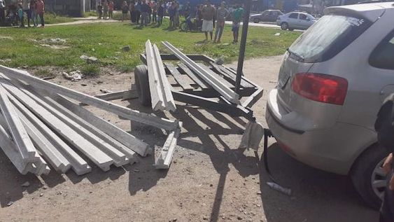 Nena de 5 años murió aplastada por vigas de hormigón que se desprendieron de un carro