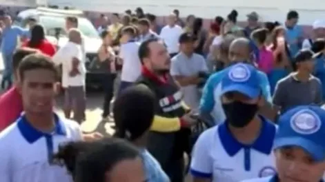 Un joven irrumpió armado y disparando en una escuela de Brasil y asesinó a una estudiante