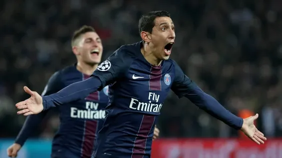 En París, hubo cambio de traje