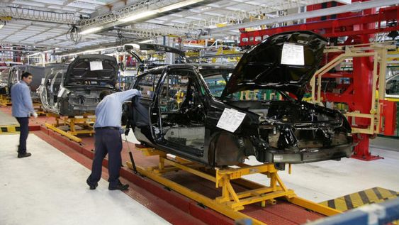 La industria y la construcción profundizaron un retroceso en junio: cayeron 7 y 11,8%