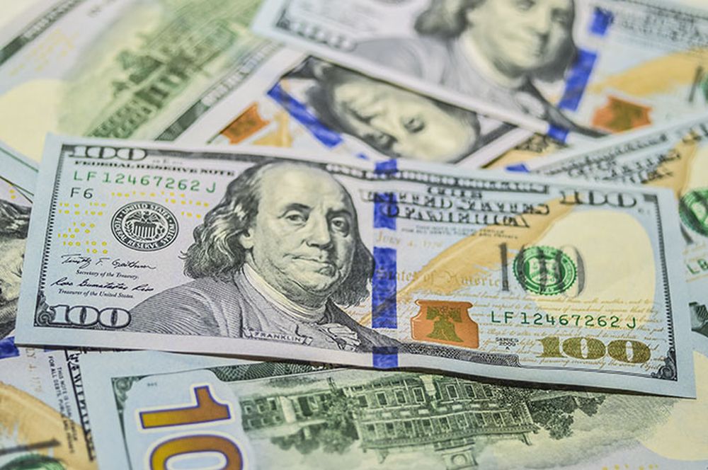 Tras la caída del jueves, el dólar blue avanzó dos pesos y se negoció en $142