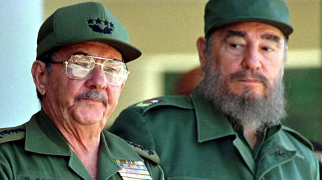 Raúl y Fidel Castro. Raúl y Fidel Castro.