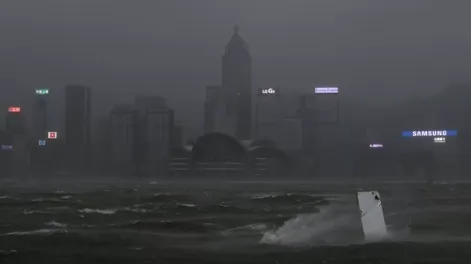 Un tifón deja 3 muertos en Macao y numerosas inundaciones en Hong Kong