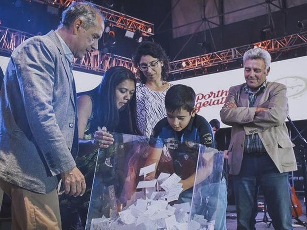 Una mujer, la ganadora de la segunda casa del IPV sorteada en la FNS