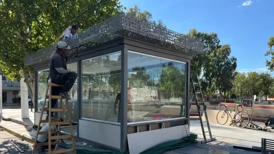 Rivadavia suma un servicio esencial para los vecinos con la construcción de “paradas climatizadas”