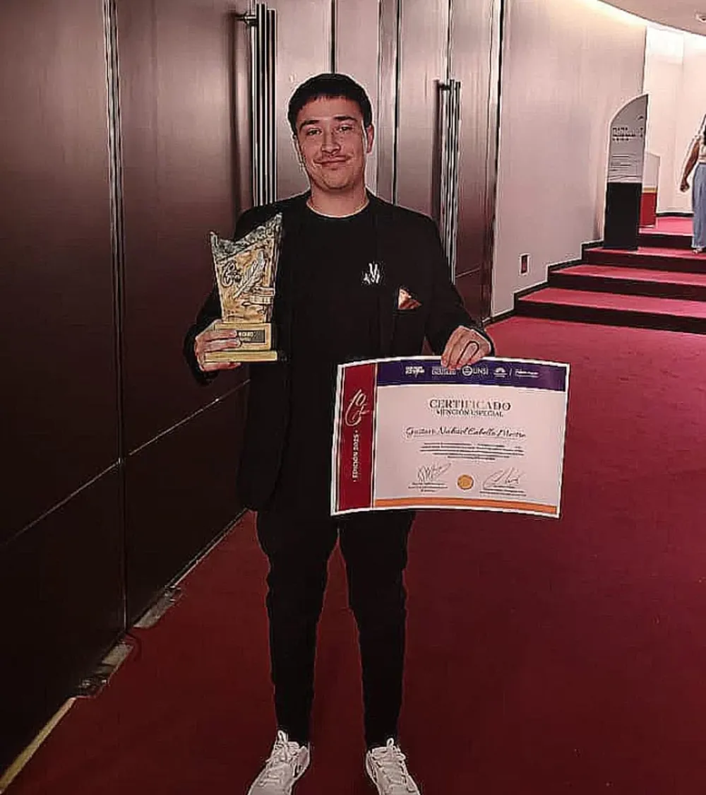 Gustavo Cabello, el sanjuanino que armaba sus propios libros a los 8 años, abandonó una carrera en Ingeniería y apostó todo por la literatura