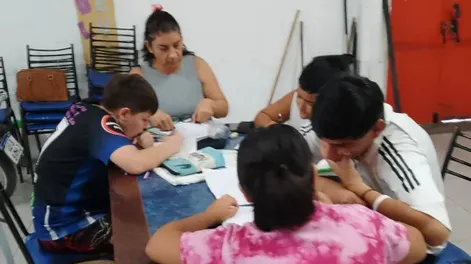 Diario de Cuyo | Posibilidad para Todos distribirá los útiles también entre los chicos que asisten a las clases de apoyo que dictan en la institución.