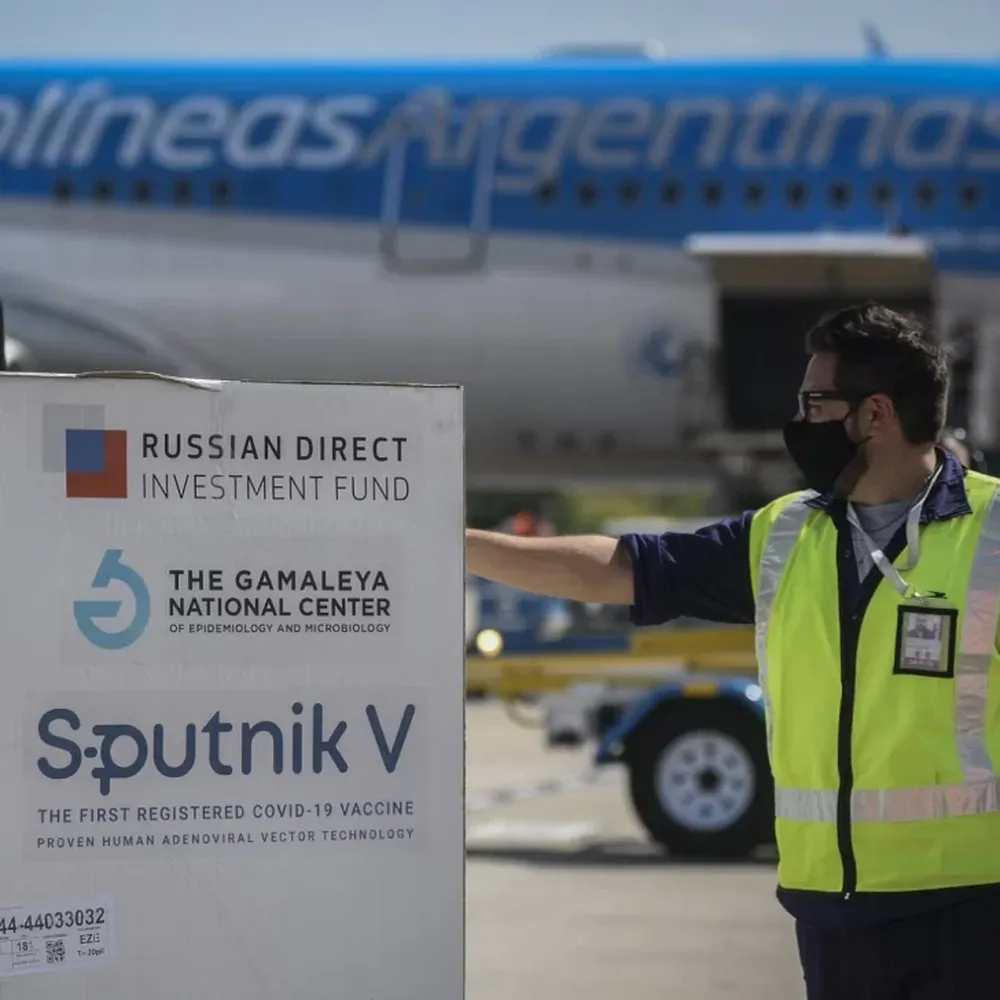 El vuelo que trae 800 mil dosis de Sputnik V llega esta noche