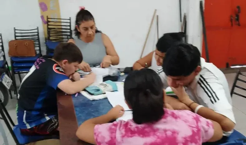 Posibilidad para Todos distribirá los útiles también entre los chicos que asisten a las clases de apoyo que dictan en la institución.