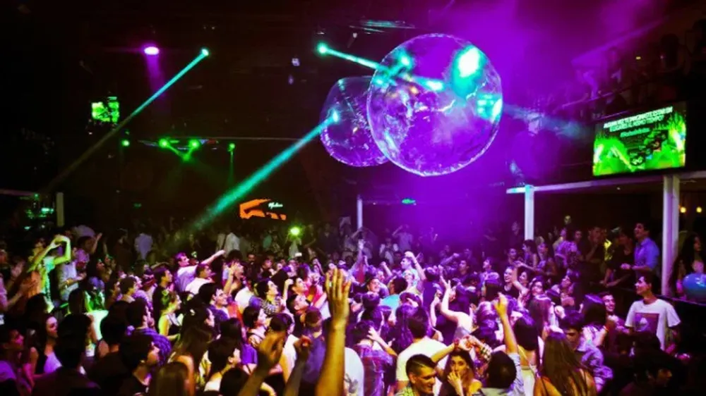 Más denuncias por “pinchazos” en boliches de España: las víctimas sufrieron somnolencia y mareos