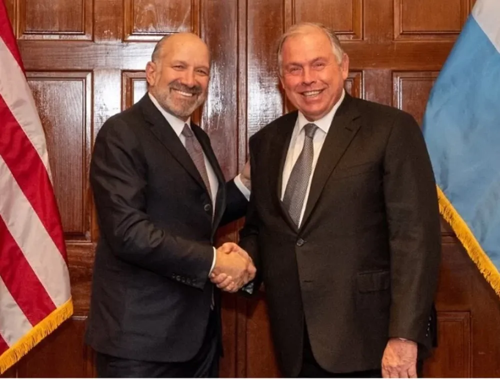 MOVIENDO FICHAS. El canciller argentino, Gerardo Werthein se reunió con Howard Lutnick, secretario de Comercio de los Estados Unidos.