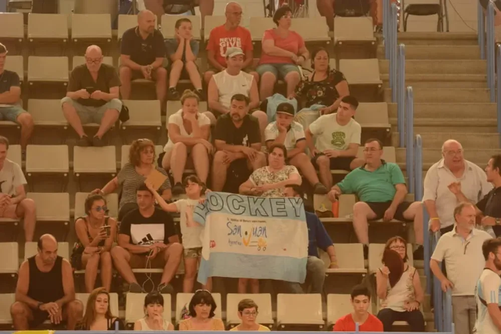 Aliento sanjuanino en las tribunas del estadio
