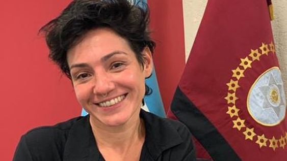 [VIDEO] Una secretaria de Cultura generó polémica al detallar su agenda desde la cama