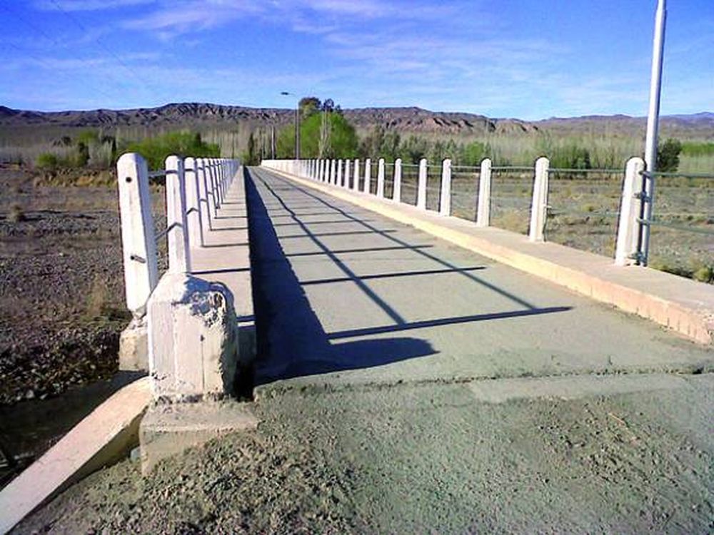 Un puente nuevo para el tránsito pesado a Casposo