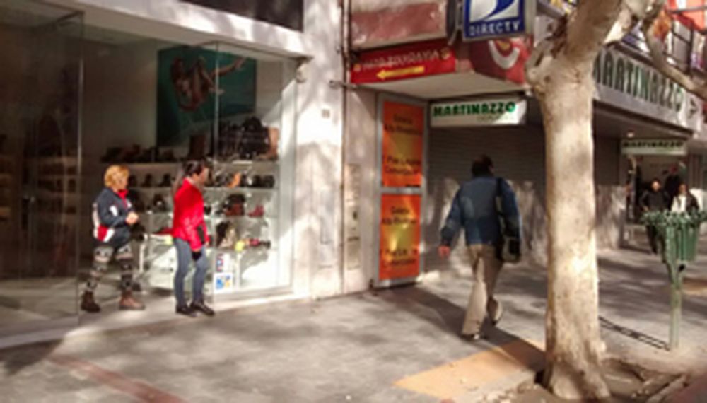 En este feriado, el comercio abrió sus puertas a medias