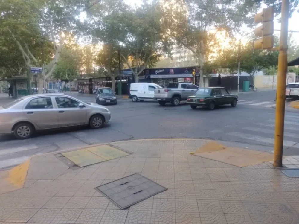 Caos: sin semáforos en varias esquinas del microcentro sanjuanino