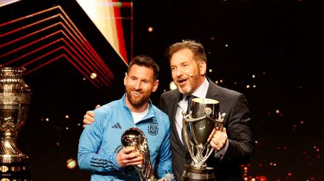 Messi junto a Alejandro Domínguez.