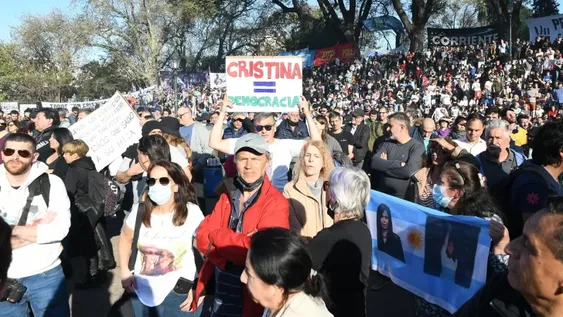 “El enemigo es tropa propia”: el polémico tuit del abogado de CFK