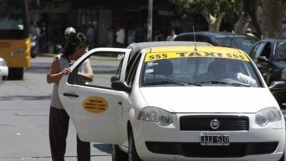 Desde mañana, viajar en taxi será un 40% más caro