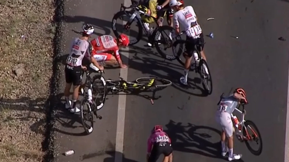 dramatica caida y abandono de tadej pogacar en la vuelta a espana: el parte medico del esloveno