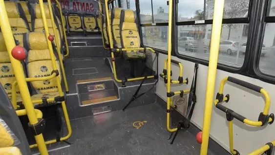 Un nene de 11 años bajó del colectivo y fue atropellado por un auto