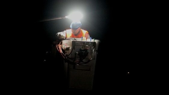 La obra de iluminación en el Barrio Andacollo VII, de Chimbas, se realizó con recursos y mano de obra municipal.