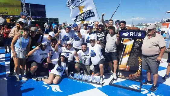 Un festejo inolvidable: Tobías Martínez se consagró campeón de punta a punta y ante su gente