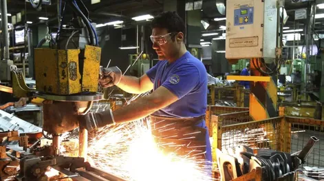La economía se ve afectada por la baja demanda que golpea la producción de la industria.